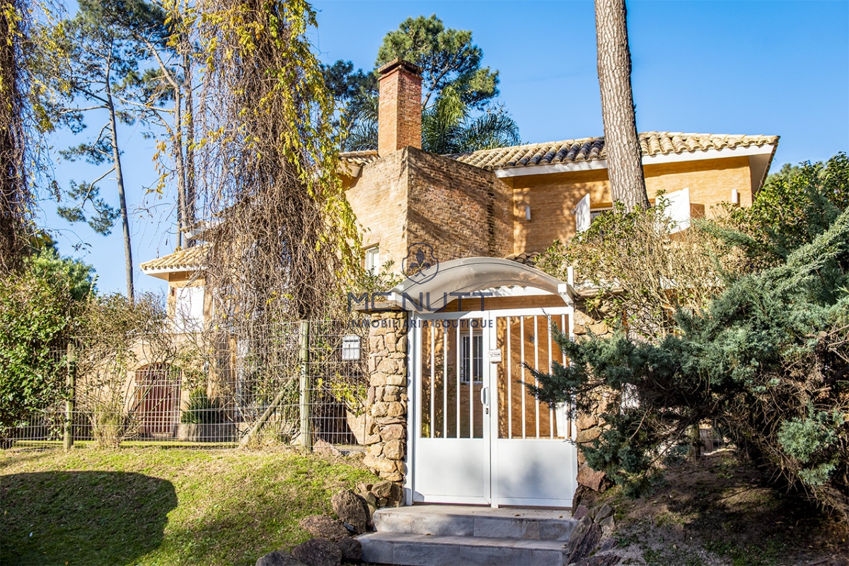 Casa ID.683/ - Casa en Venta de 4 dormitorios en San Rafael , Punta del este 