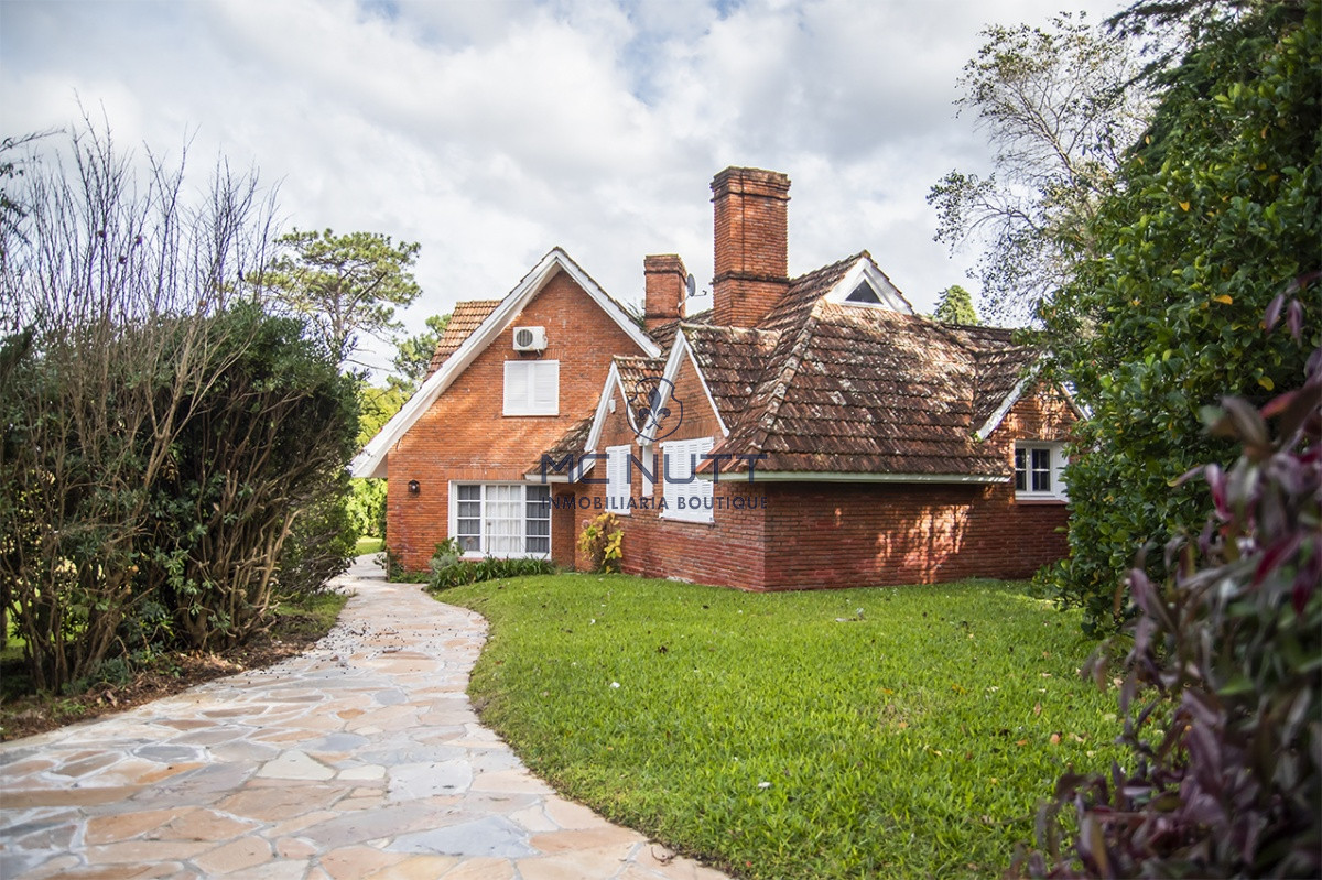 Casa ID.582/ - Hermosísima casa en Golf, Punta del Este