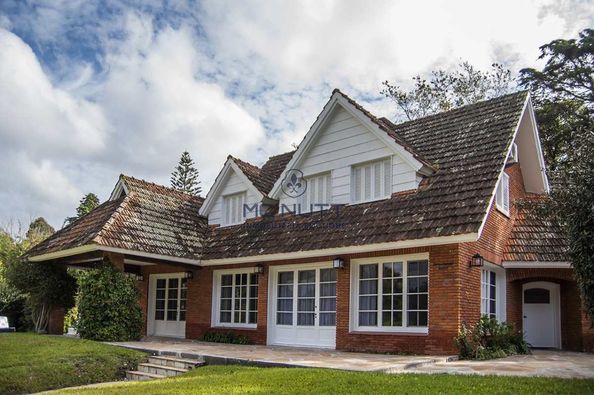 Casa ID.582/ - Hermosísima casa en Golf, Punta del Este