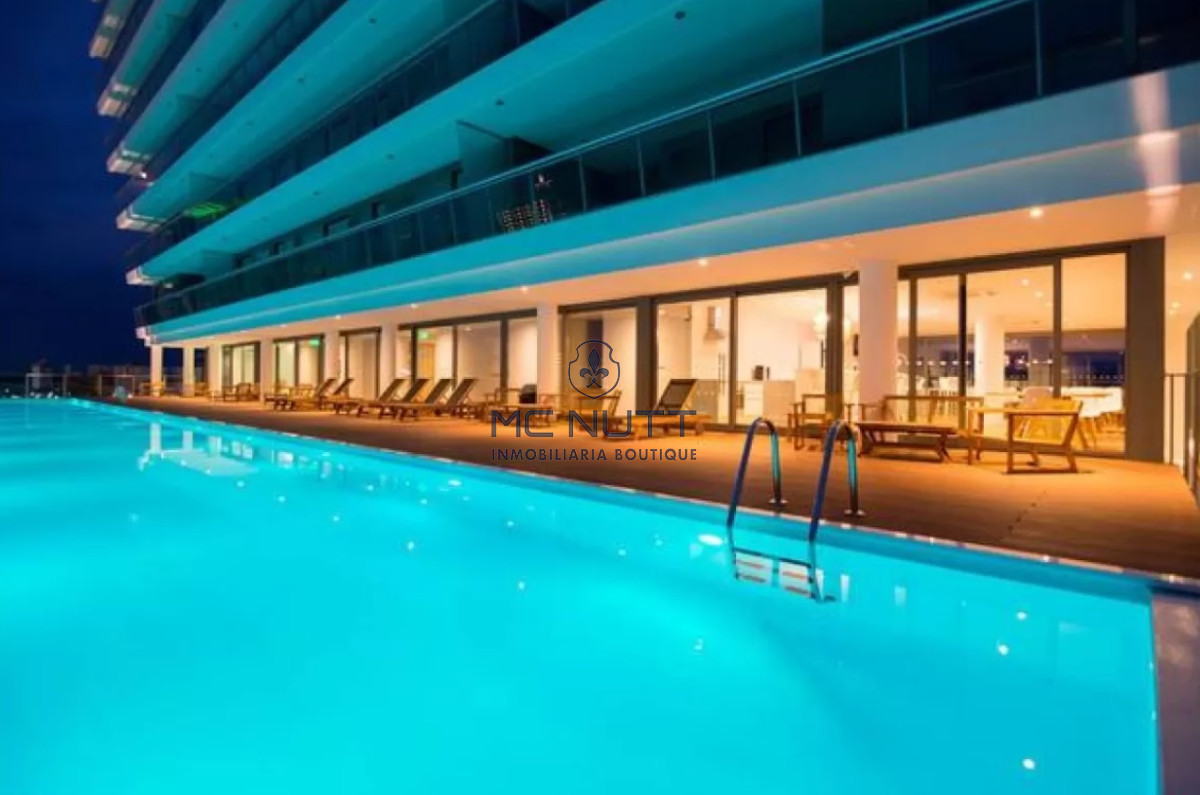 Apartamento Ref.847/ - En excelente ubicacion a pasos de Playa Brava y Playa Mansa, Torre Onix