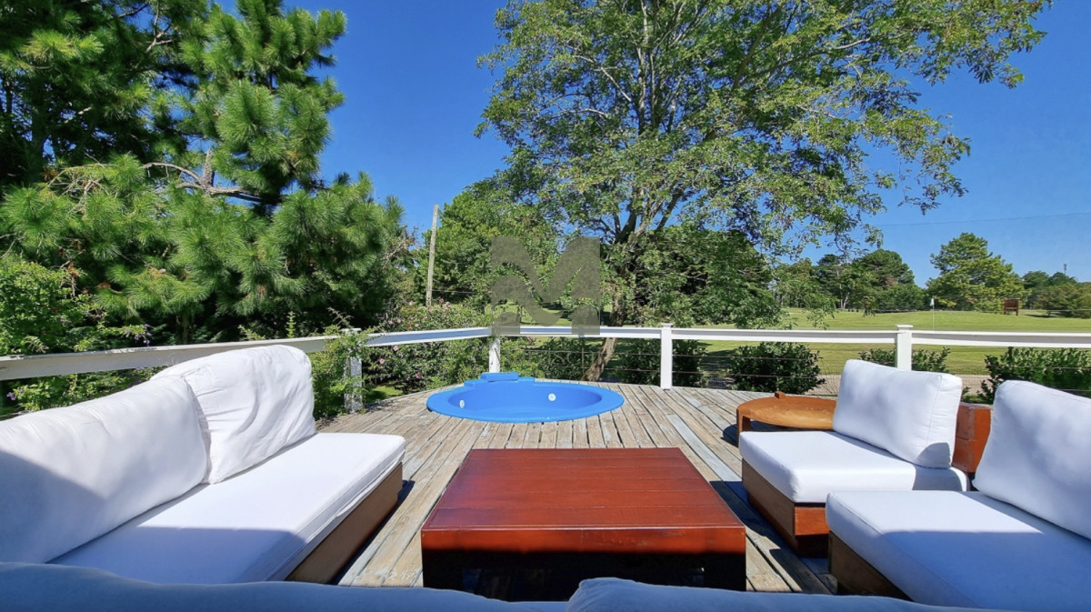 Casa ID.865 - En venta espectacular casa de 5 dormitorios en Golf, Punta del Este