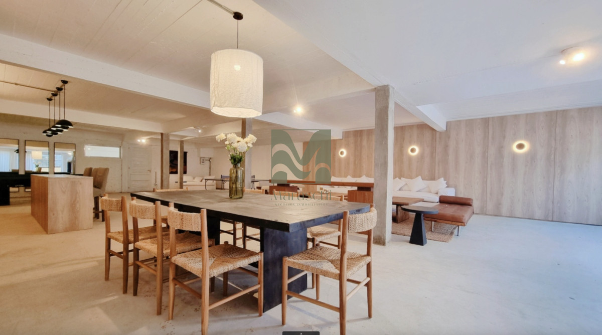 Casa ID.865 - En venta espectacular casa de 5 dormitorios en Golf, Punta del Este