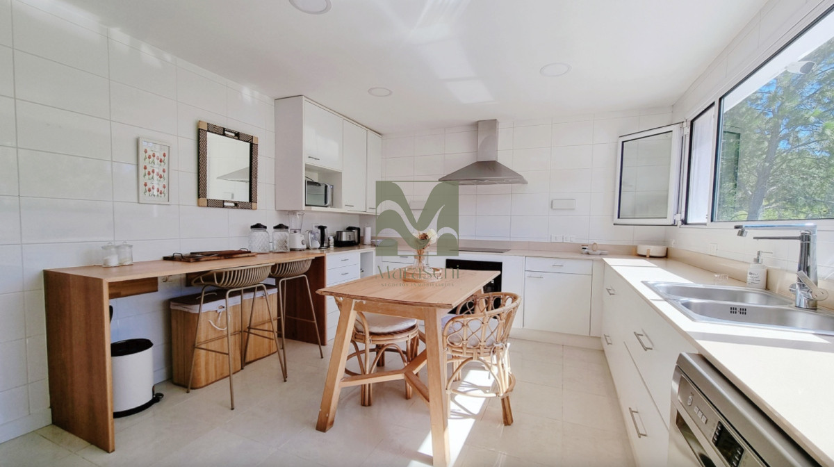 Casa ID.865 - En venta espectacular casa de 5 dormitorios en Golf, Punta del Este