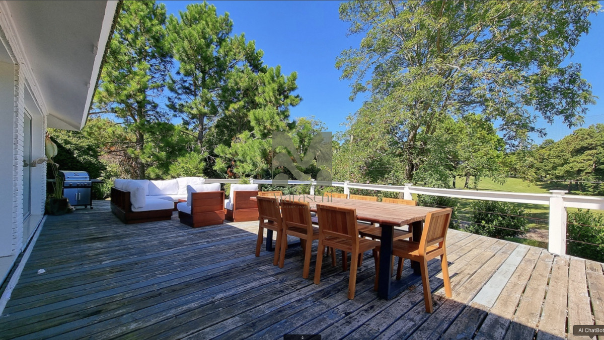 Casa ID.865 - En venta espectacular casa de 5 dormitorios en Golf, Punta del Este