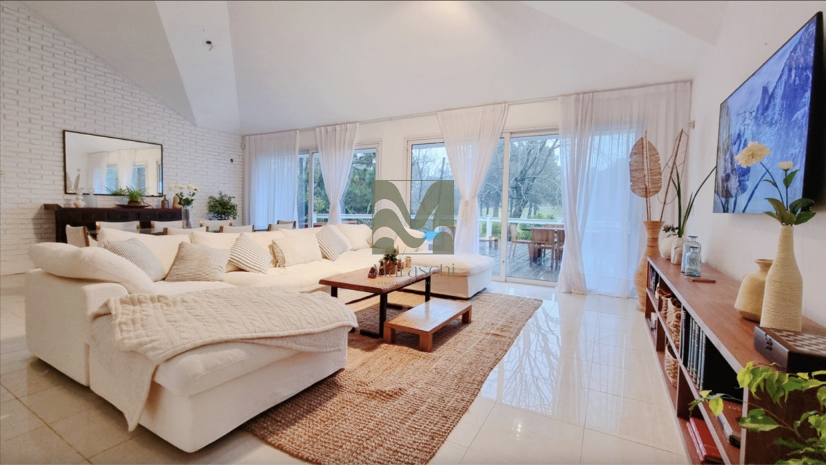 Casa ID.865 - En venta espectacular casa de 5 dormitorios en Golf, Punta del Este