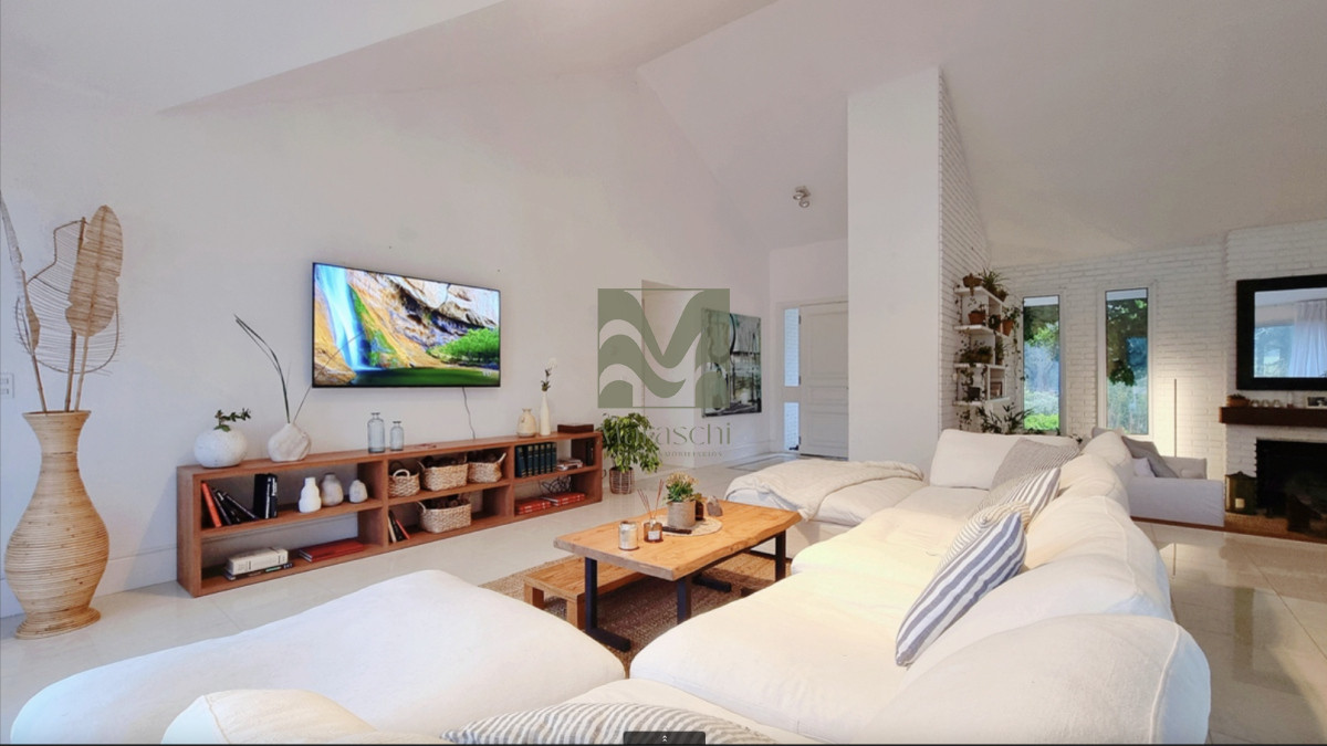 Casa ID.865 - En venta espectacular casa de 5 dormitorios en Golf, Punta del Este
