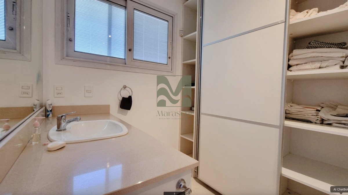 Casa ID.865 - En venta espectacular casa de 5 dormitorios en Golf, Punta del Este