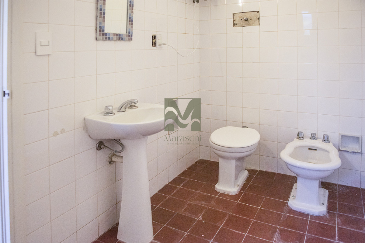 Casa ID.860 - En venta casa de 4 dormitorios, con agradable entorno en Golf, Punta del Este.