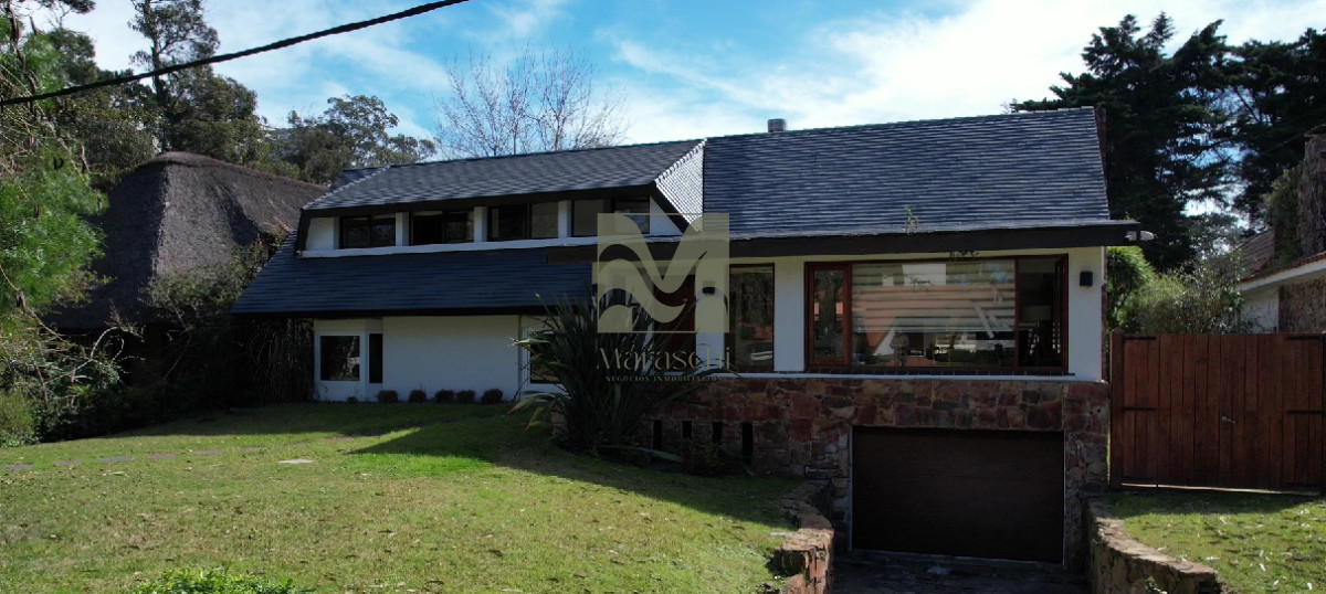 Casa ID.559 - Vende gran casa para vivir todo el año, de 3 dormitorios en Punta del Este 