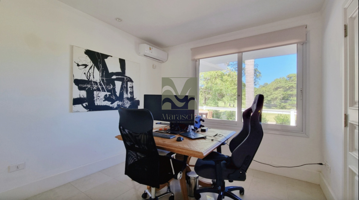 Casa ID.865 - En venta espectacular casa de 5 dormitorios en Golf, Punta del Este