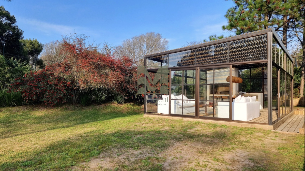 Casa ID.865 - En venta espectacular casa de 5 dormitorios en Golf, Punta del Este