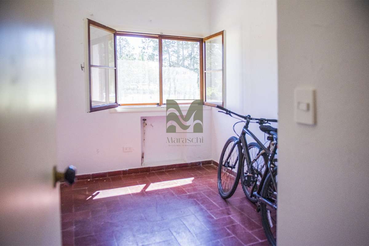 Casa ID.860 - En venta casa de 4 dormitorios, con agradable entorno en Golf, Punta del Este.
