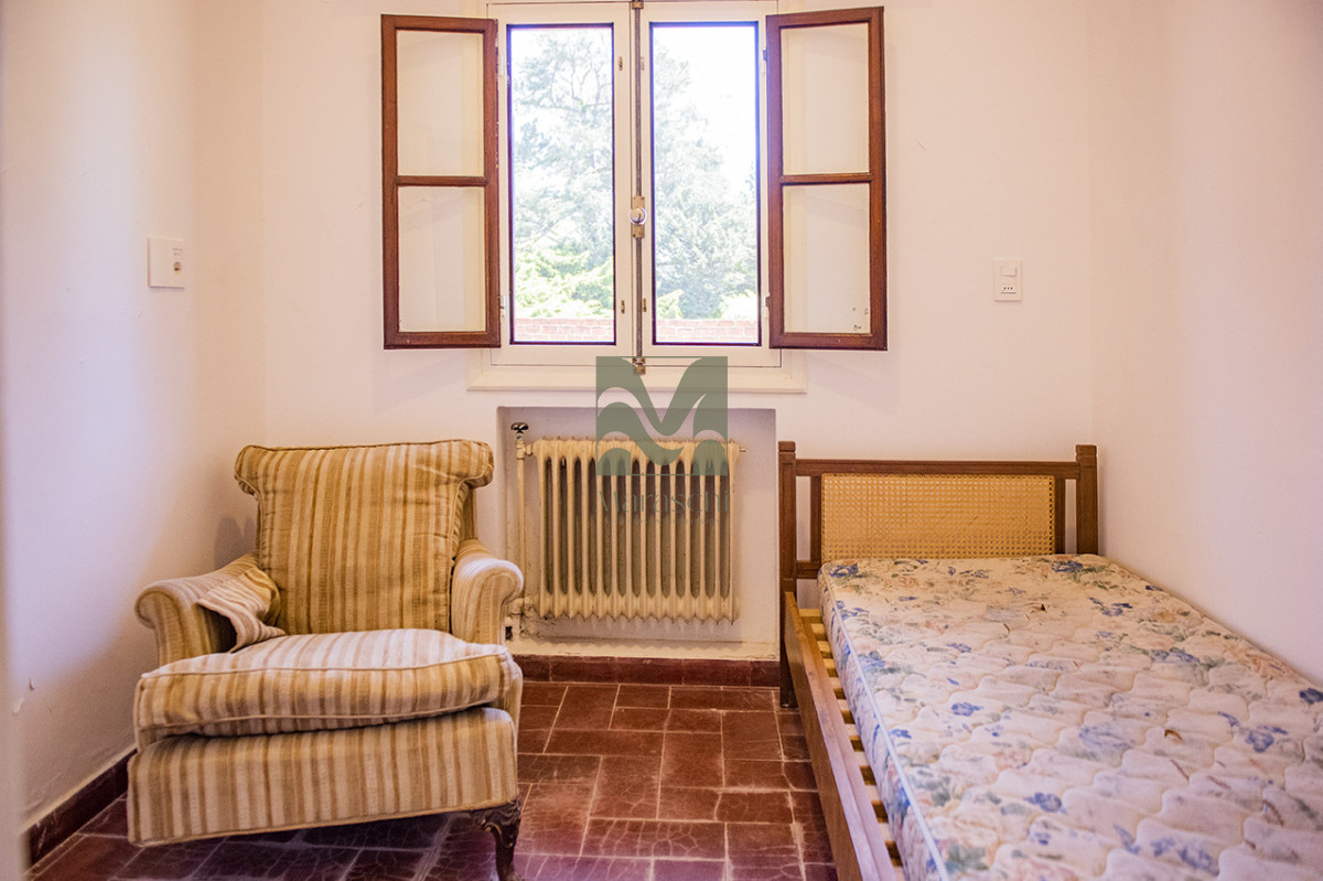Casa ID.860 - En venta casa de 4 dormitorios, con agradable entorno en Golf, Punta del Este.