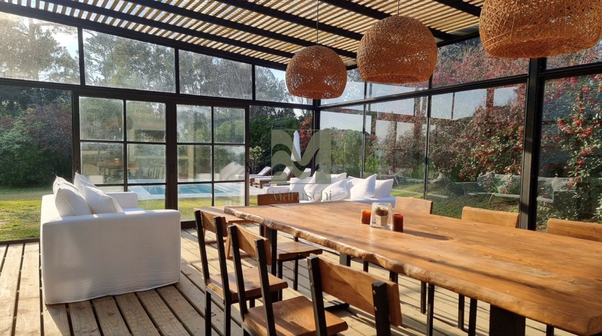 Casa ID.865 - En venta espectacular casa de 5 dormitorios en Golf, Punta del Este