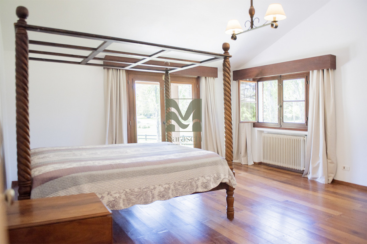Casa ID.860 - En venta casa de 4 dormitorios, con agradable entorno en Golf, Punta del Este.