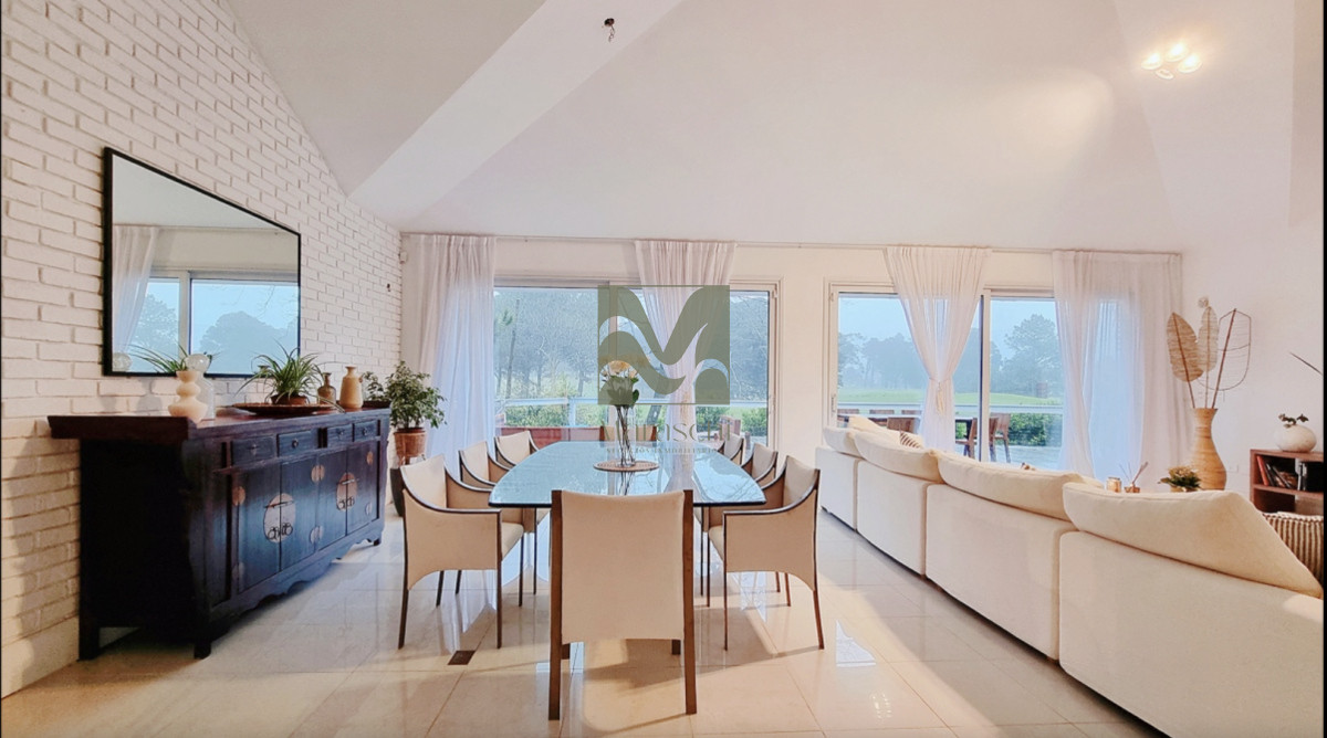 Casa ID.865 - En venta espectacular casa de 5 dormitorios en Golf, Punta del Este