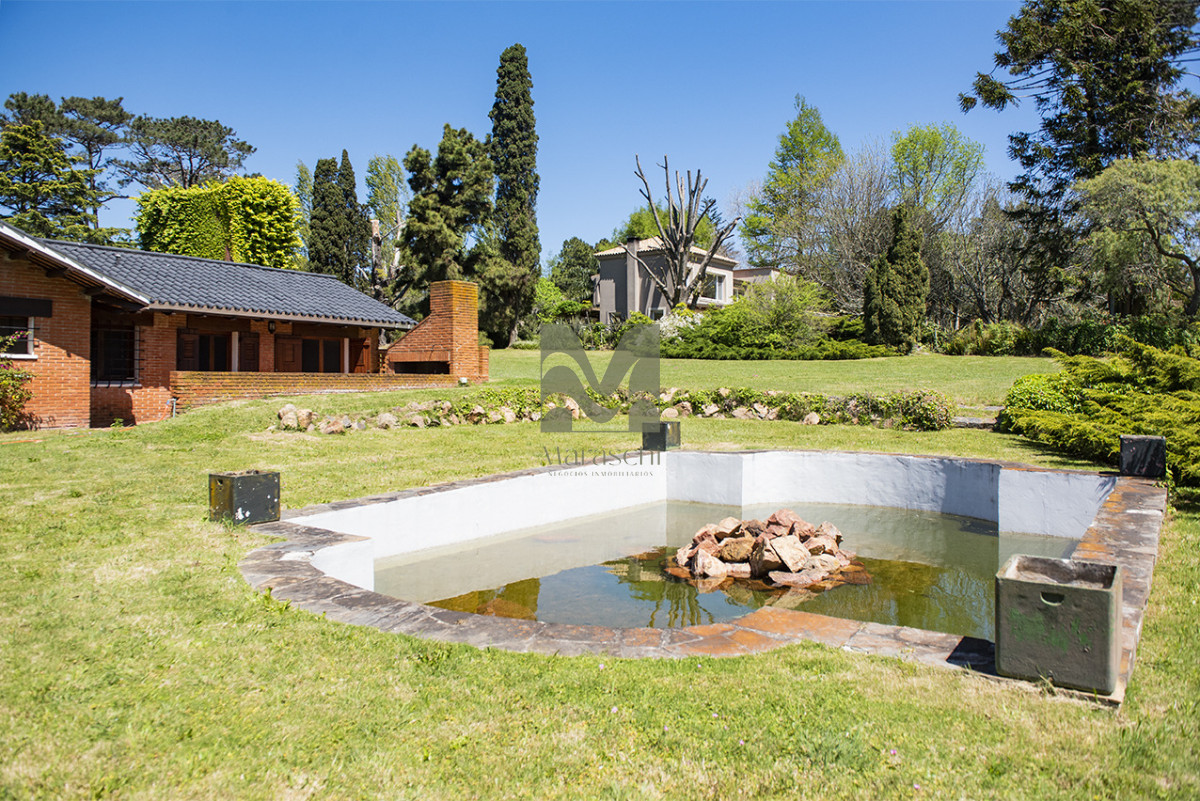 Casa ID.860 - En venta casa de 4 dormitorios, con agradable entorno en Golf, Punta del Este.