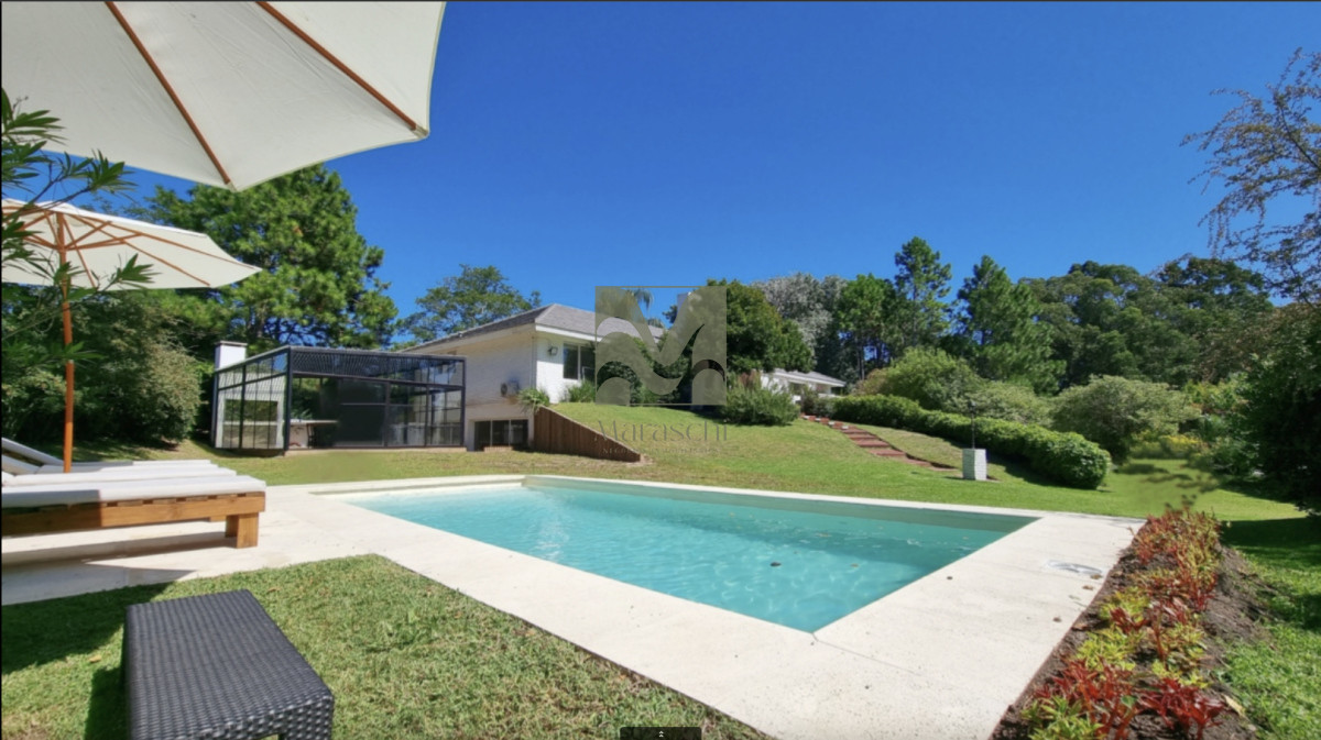 Casa ID.865 - En venta espectacular casa de 5 dormitorios en Golf, Punta del Este