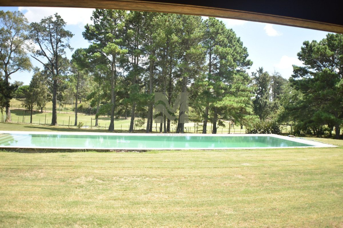 Casa ID.860 - En venta casa de 4 dormitorios, con agradable entorno en Golf, Punta del Este.