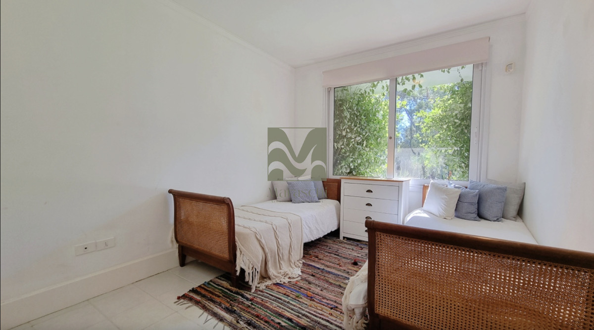 Casa ID.865 - En venta espectacular casa de 5 dormitorios en Golf, Punta del Este