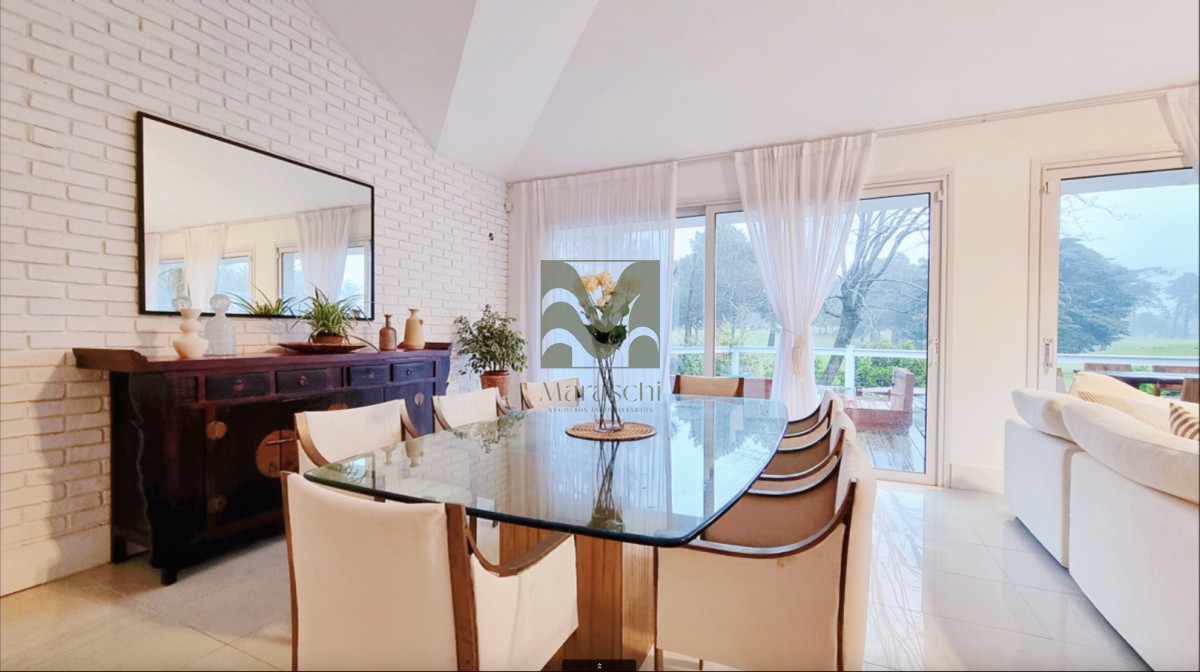Casa ID.865 - En venta espectacular casa de 5 dormitorios en Golf, Punta del Este