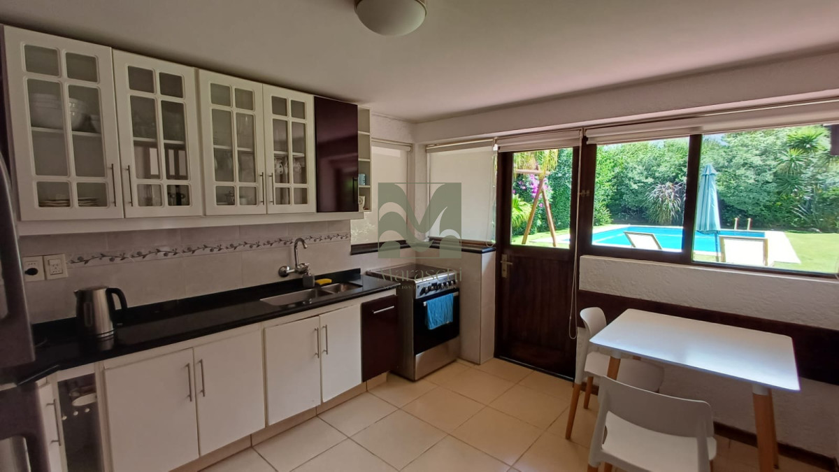 Casa ID.559 - Vende gran casa para vivir todo el año, de 3 dormitorios en Punta del Este 