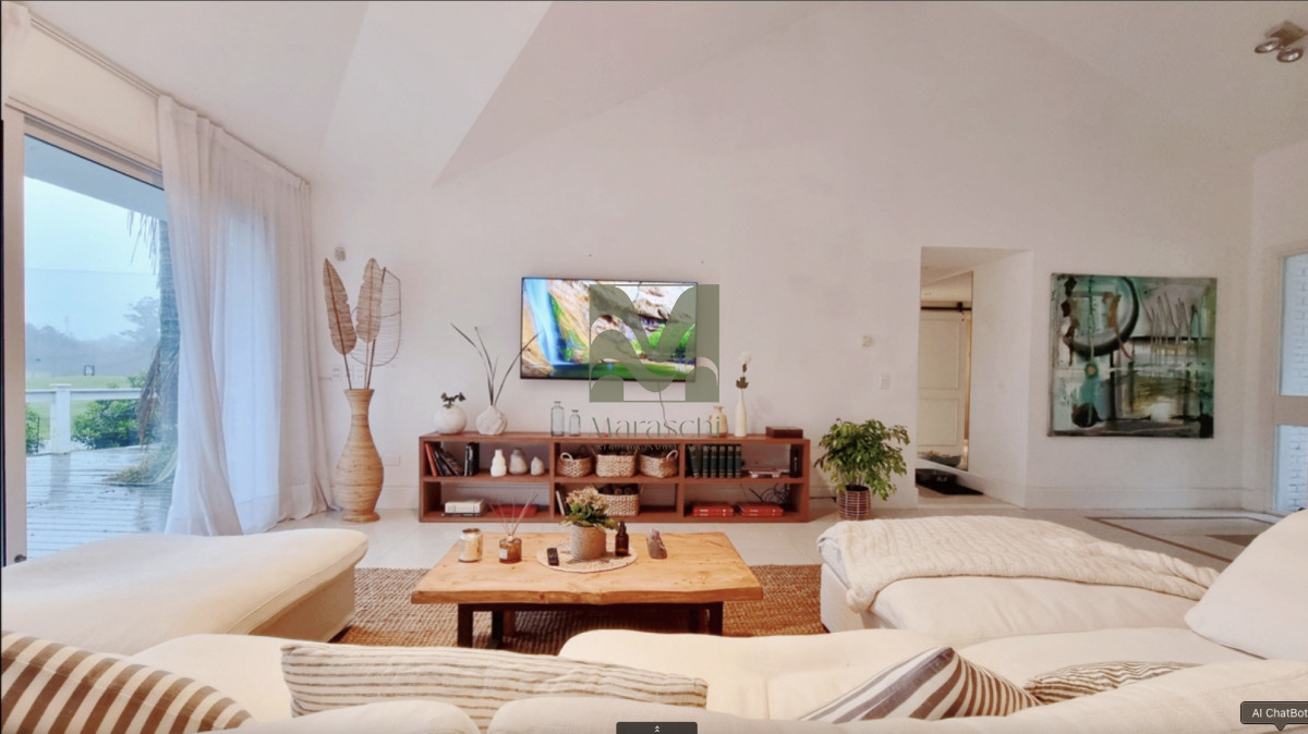 Casa ID.865 - En venta espectacular casa de 5 dormitorios en Golf, Punta del Este