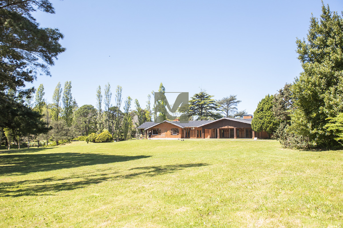 Casa ID.860 - En venta casa de 4 dormitorios, con agradable entorno en Golf, Punta del Este.