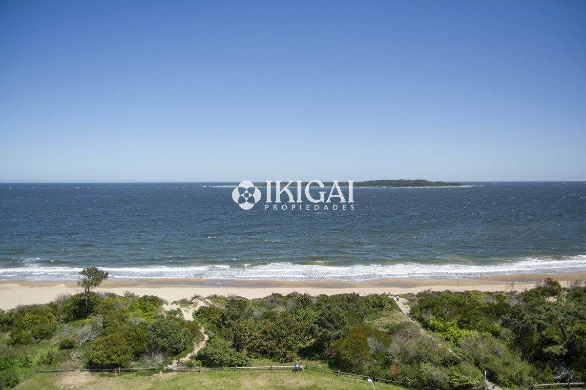 Apartamento ID.469 -  Edificio Tunquelen II, 3 dormitorios mas servicio, playa mansa 