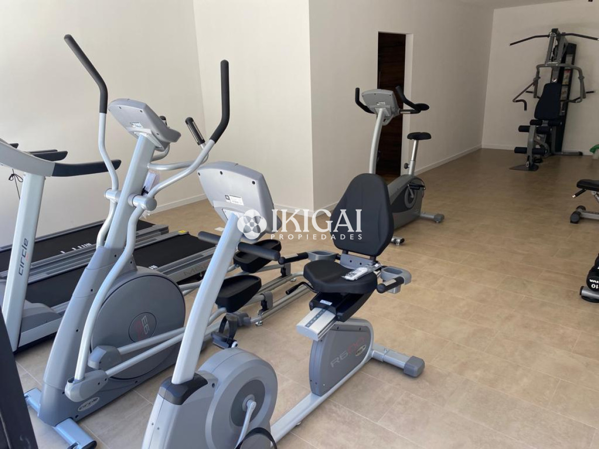 Apartamento ID.335 - Vende oportunidad en Playa Mansa, primera línea de 2 dormitorios en Punta del Este 