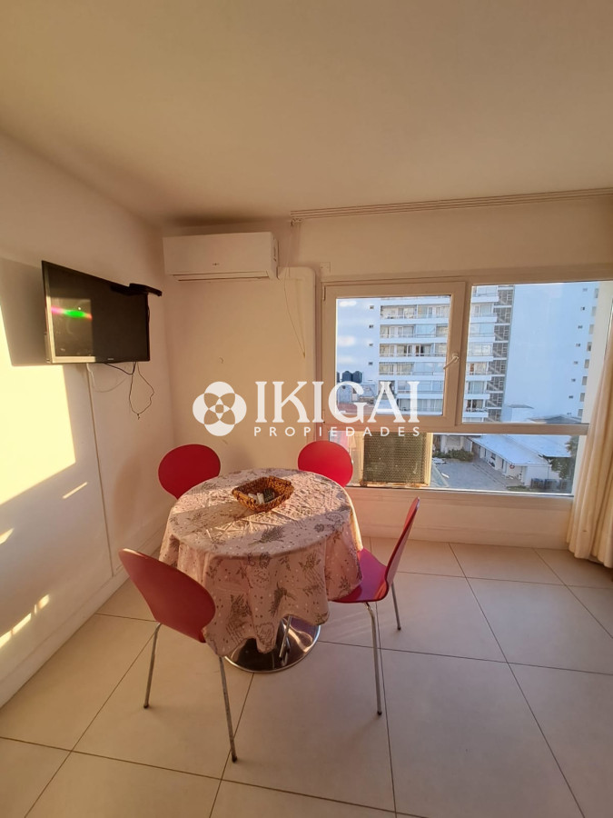 Apartamento ID.713 - En venta y alquiler apartamento de 1 dormitorio en suite con garage, península, Punta del Este 
