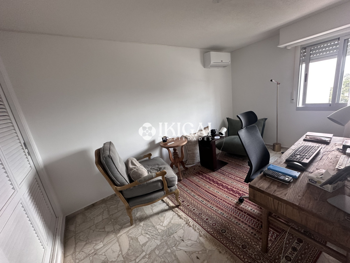 Apartamento ID.486 - Vende Tamanaco de 2 dormitorios RECICLADO, Punta del Este
