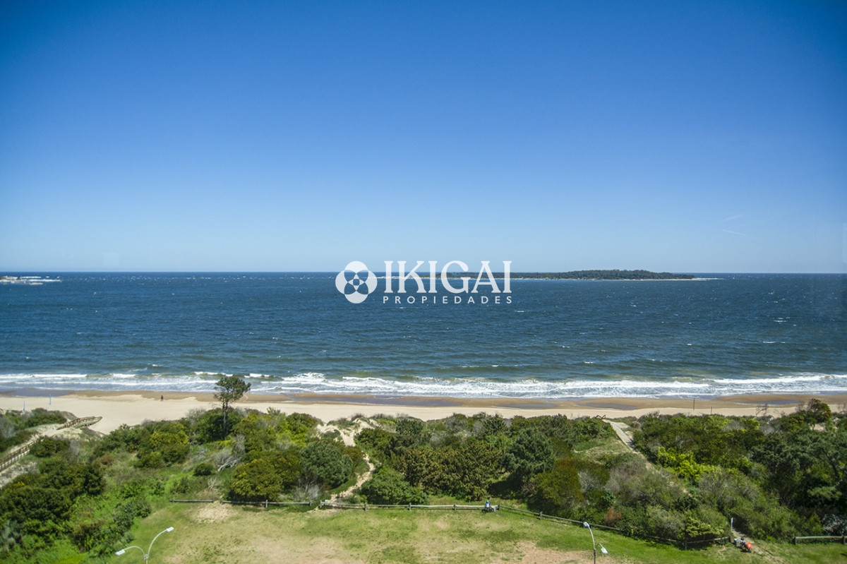 Apartamento ID.469 -  Edificio Tunquelen II, 3 dormitorios mas servicio, playa mansa 
