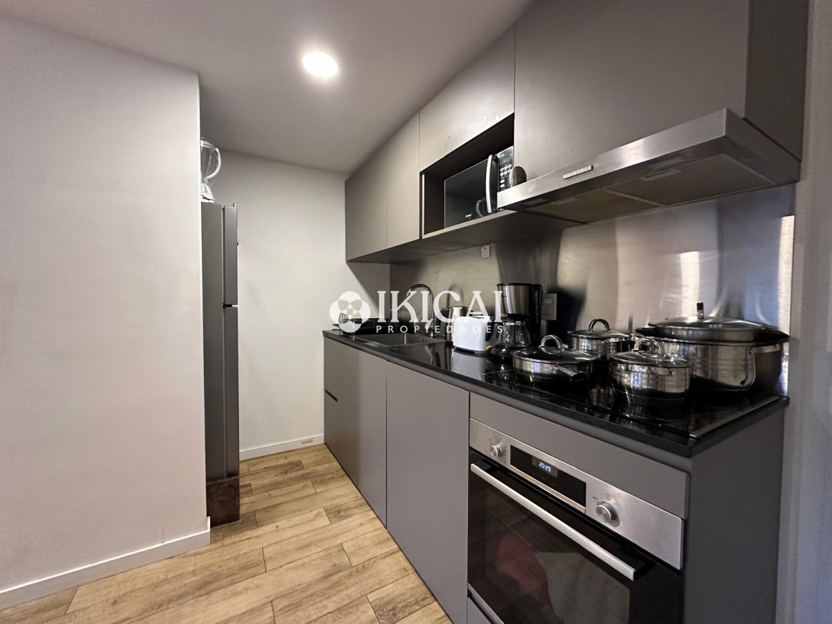 Apartamento ID.335 - Vende oportunidad en Playa Mansa, primera línea de 2 dormitorios en Punta del Este 