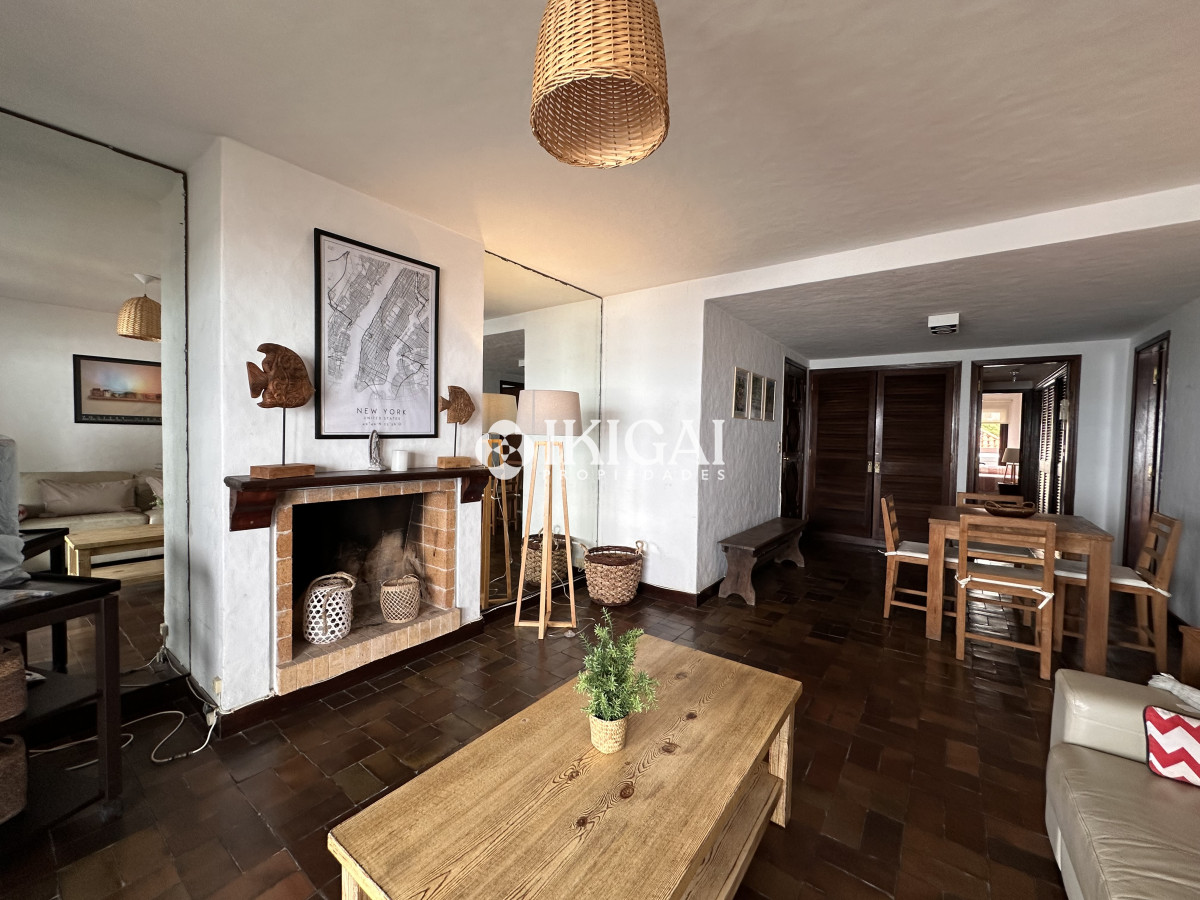 Apartamento ID.847 - En venta apartamento de 2 dormitorios en Peninsula, Punta del Este