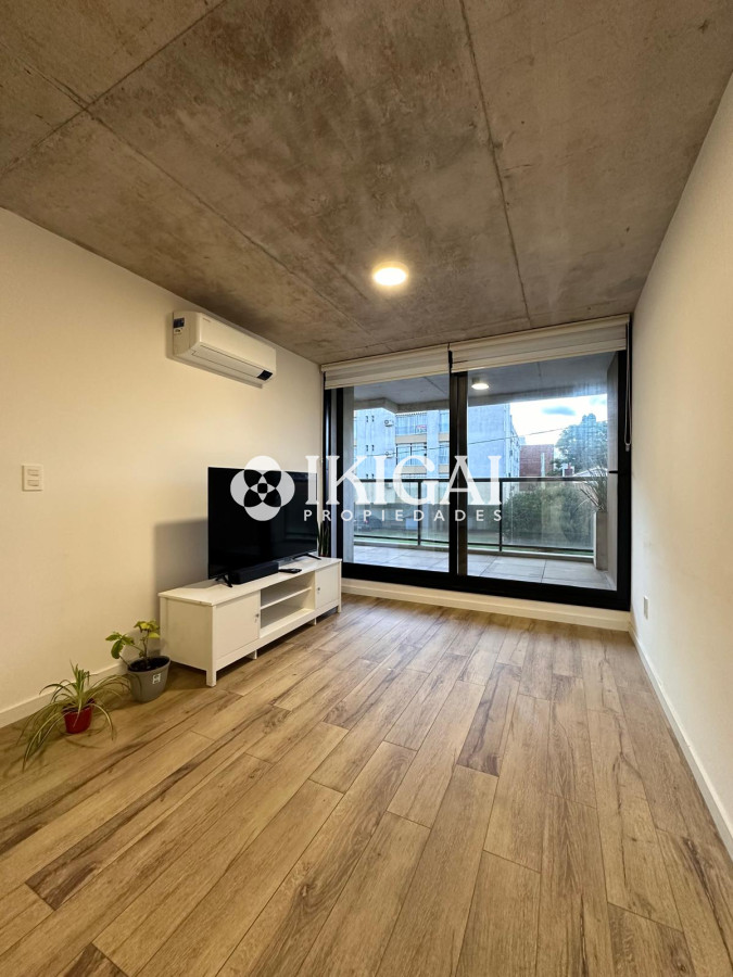 Apartamento ID.335 - Vende oportunidad en Playa Mansa, primera línea de 2 dormitorios en Punta del Este 