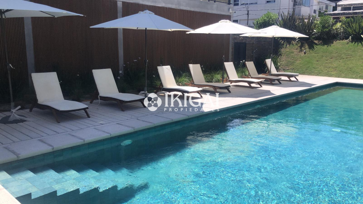 Apartamento ID.335 - Vende oportunidad en Playa Mansa, primera línea de 2 dormitorios en Punta del Este 