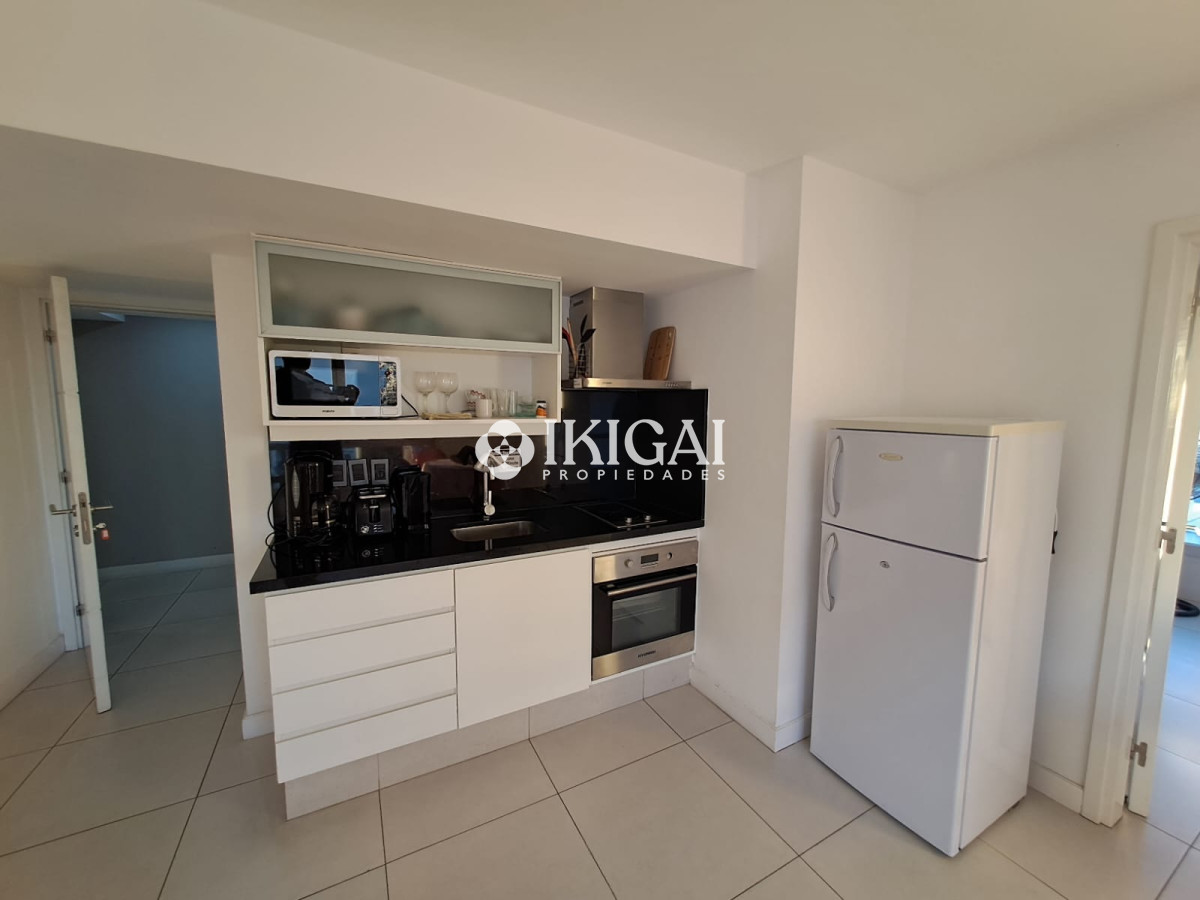 Apartamento ID.713 - En venta y alquiler apartamento de 1 dormitorio en suite con garage, península, Punta del Este 