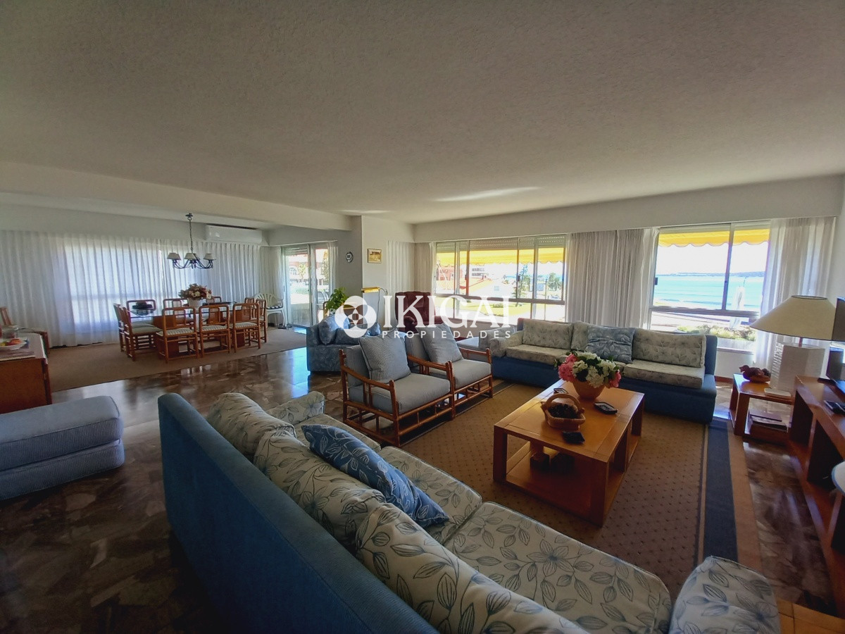 Apartamento ID.468 - Espectacular planta frente al mar, Amplios ambientes.