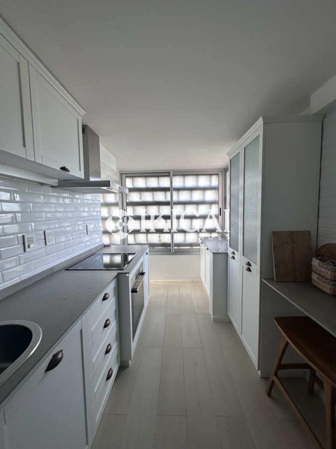 Apartamento ID.486 - Vende Tamanaco de 2 dormitorios RECICLADO, Punta del Este