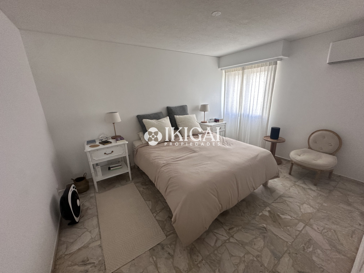 Apartamento ID.486 - Vende Tamanaco de 2 dormitorios RECICLADO, Punta del Este