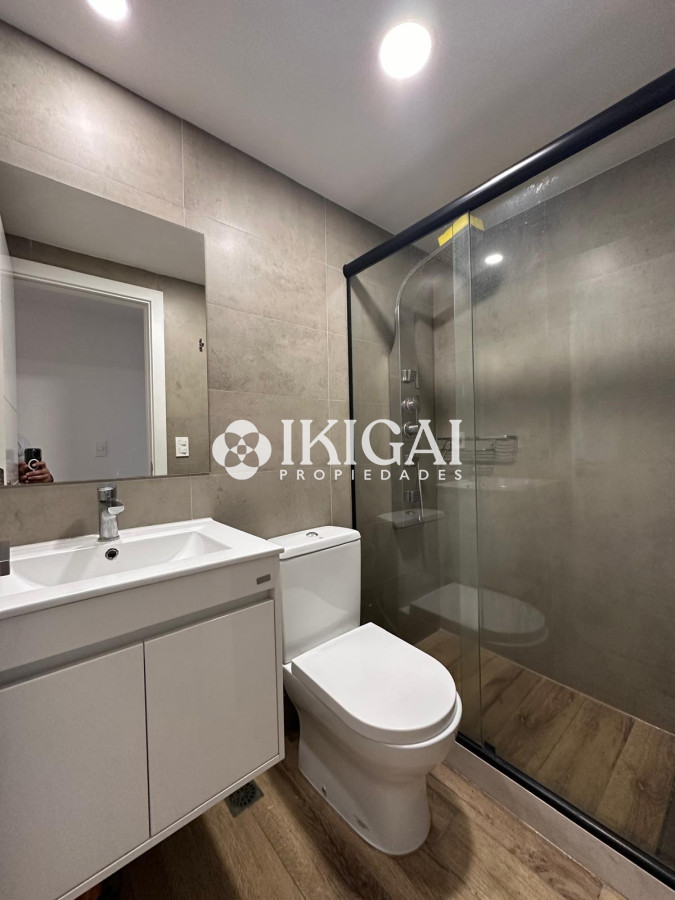 Apartamento ID.335 - Vende oportunidad en Playa Mansa, primera línea de 2 dormitorios en Punta del Este 