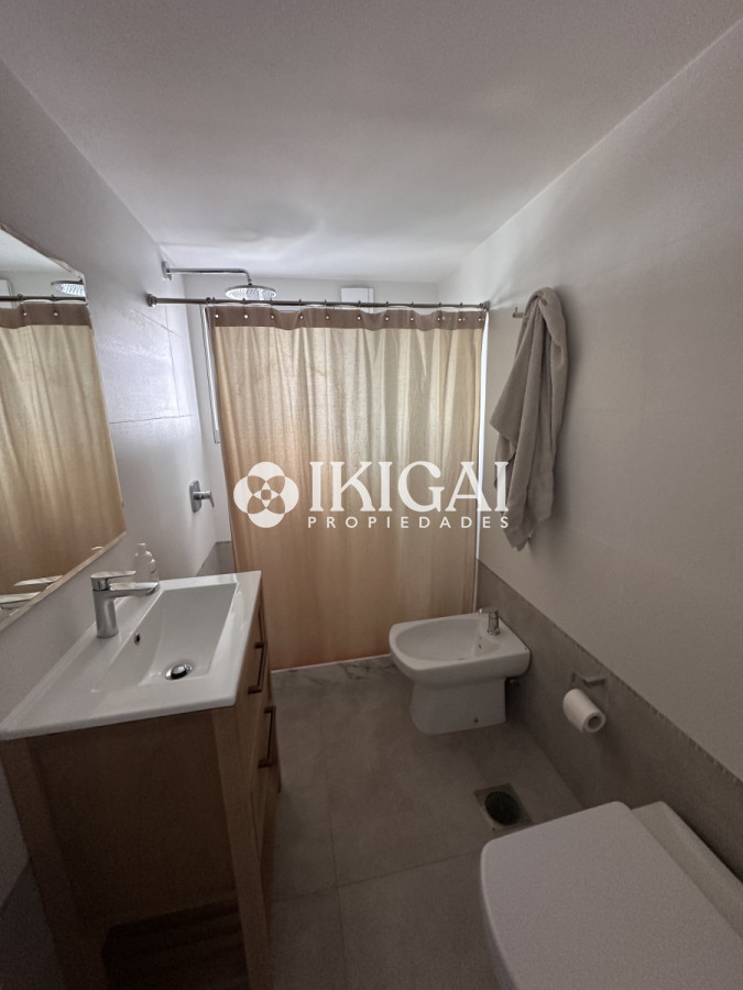 Apartamento ID.486 - Vende Tamanaco de 2 dormitorios RECICLADO, Punta del Este