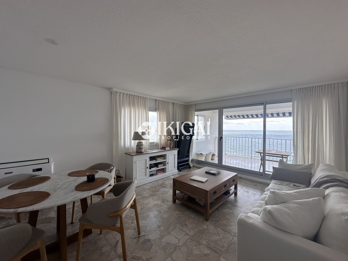 Apartamento ID.486 - Vende Tamanaco de 2 dormitorios RECICLADO, Punta del Este