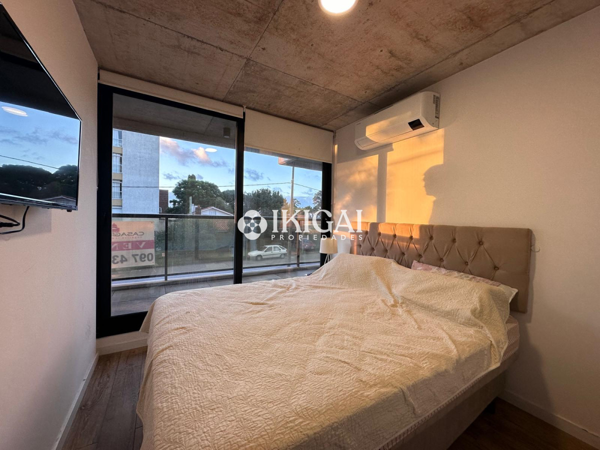 Apartamento ID.335 - Vende oportunidad en Playa Mansa, primera línea de 2 dormitorios en Punta del Este 