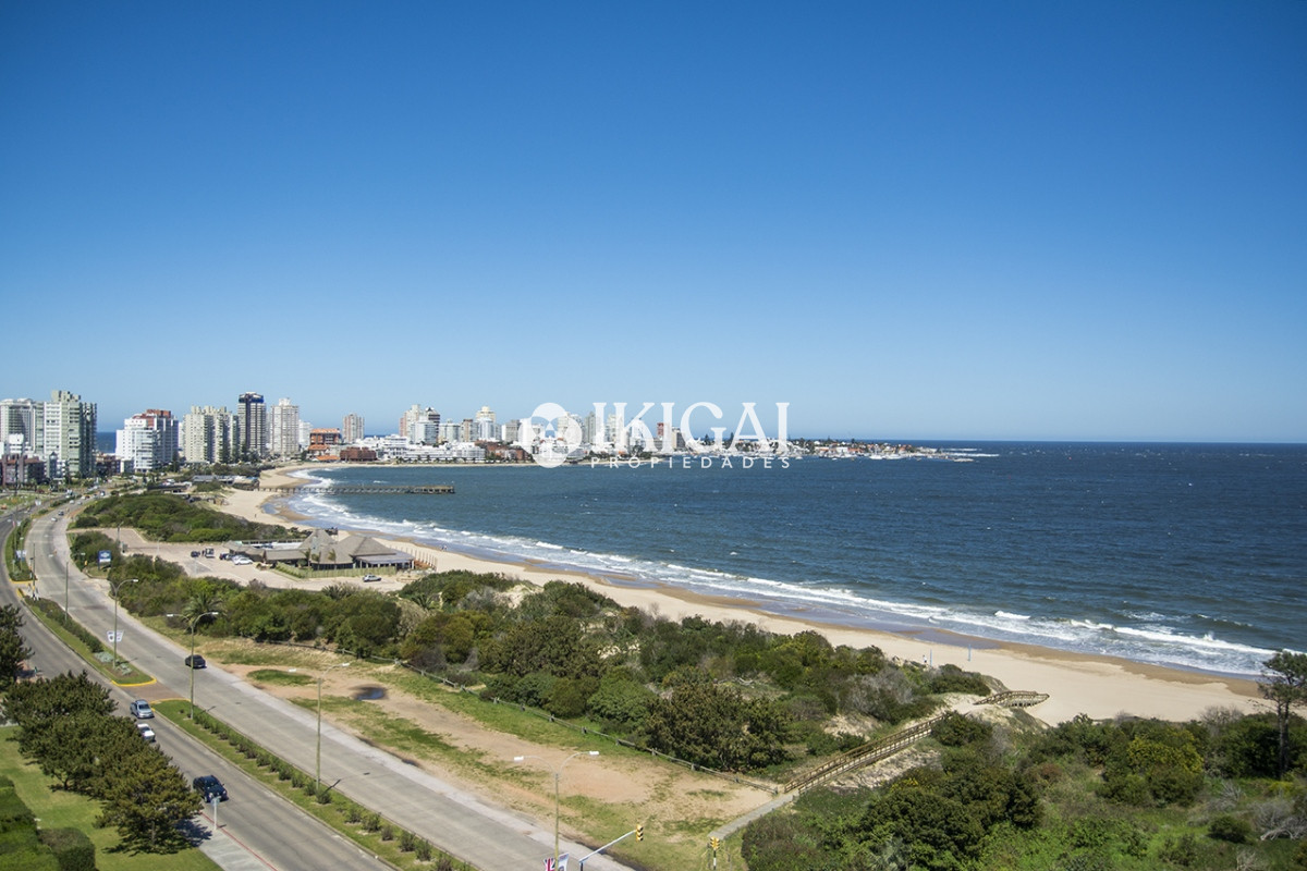 Apartamento ID.469 -  Edificio Tunquelen II, 3 dormitorios mas servicio, playa mansa 