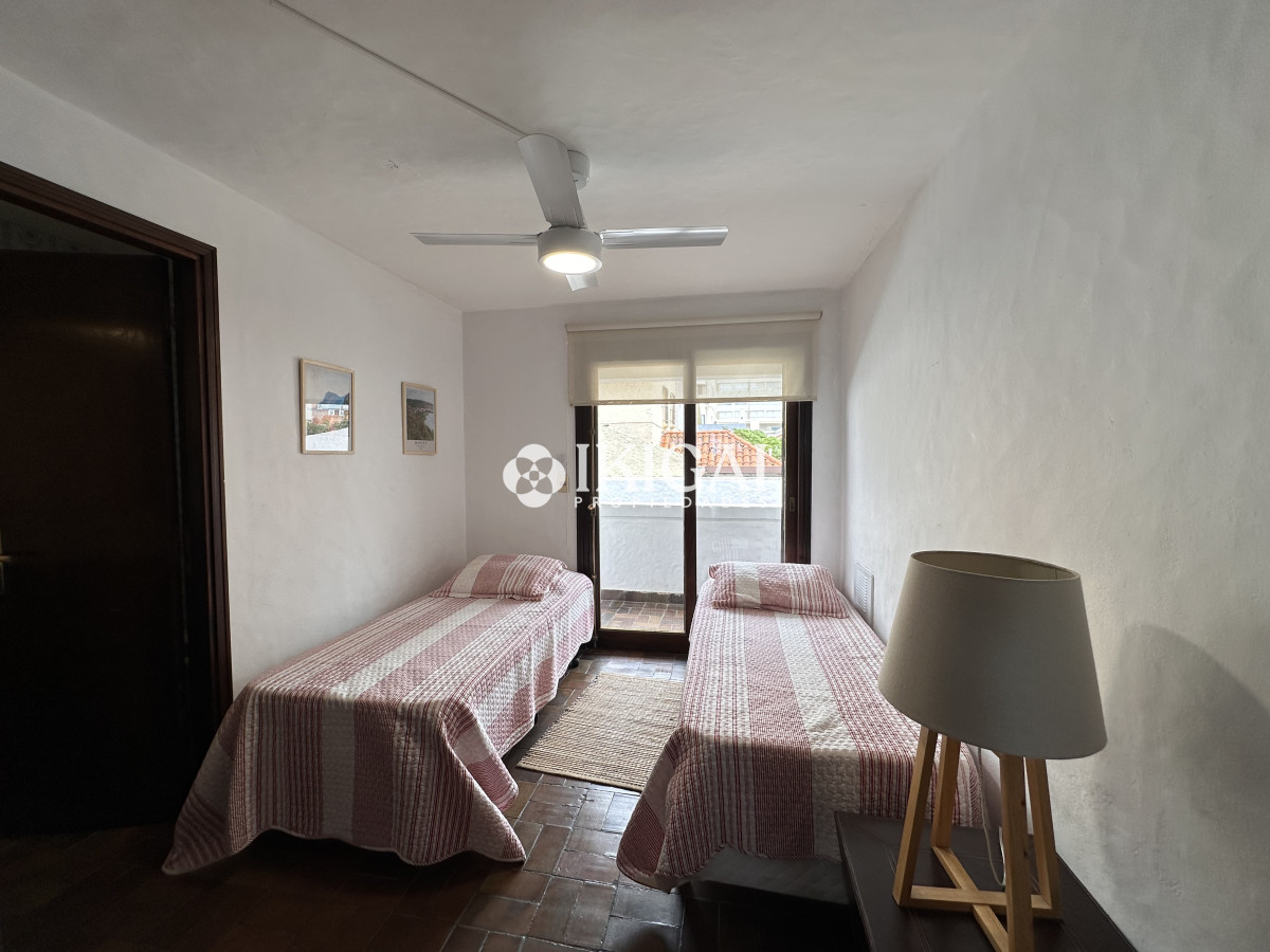 Apartamento ID.847 - En venta apartamento de 2 dormitorios en Peninsula, Punta del Este