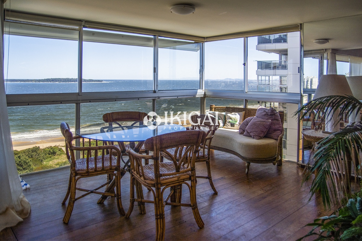 Apartamento ID.469 -  Edificio Tunquelen II, 3 dormitorios mas servicio, playa mansa 