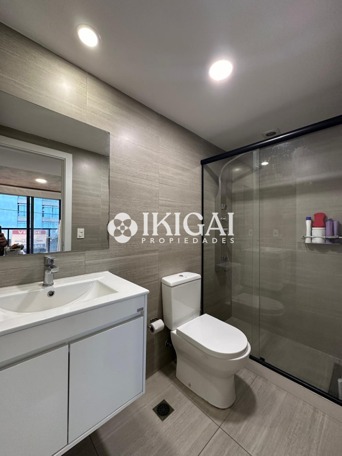 Apartamento ID.335 - Vende oportunidad en Playa Mansa, primera línea de 2 dormitorios en Punta del Este 