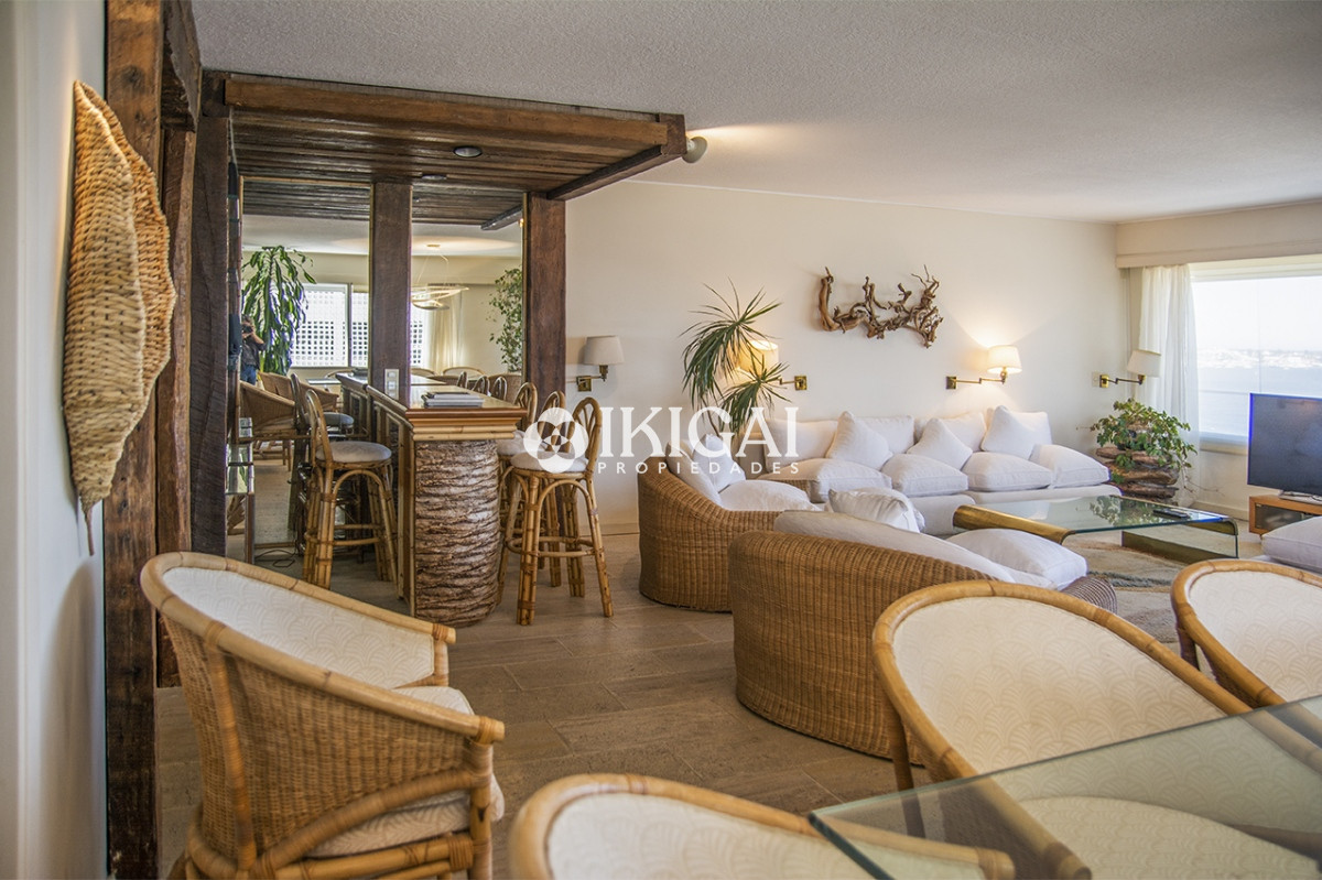 Apartamento ID.469 -  Edificio Tunquelen II, 3 dormitorios mas servicio, playa mansa 